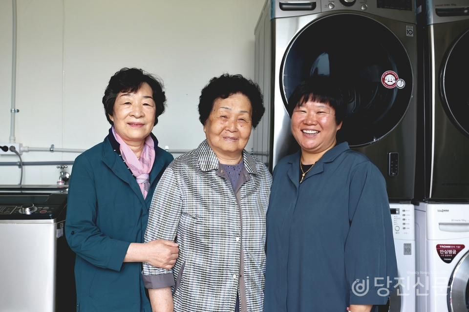 깔끔이 세탁 봉사단 손충희, 이영희, 김경애 봉사자(좌측부터 차례로)
