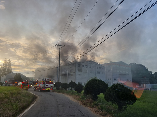 지난 16일 당진시 면천면 자개리에 위치한 공장에서 화재가 발생했다. ⓒ당진소방서 제공