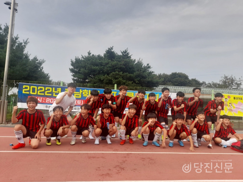 2022 충남학교스포츠클럽 피구대회에서 금메달을 획득한 탑동초 축구부