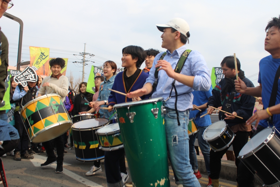 석탄화력 반대 공동행동 당시 펼쳐진 바투카다 공연