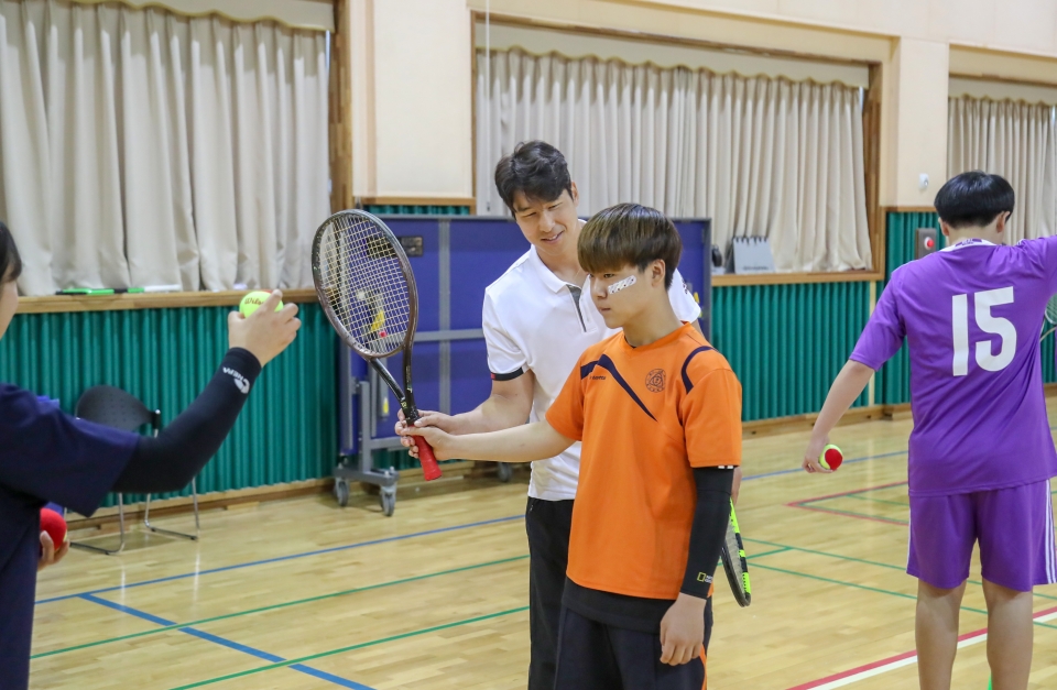 당진시청 테니스팀의 재능기부 봉사활동(사진제공 당진시)