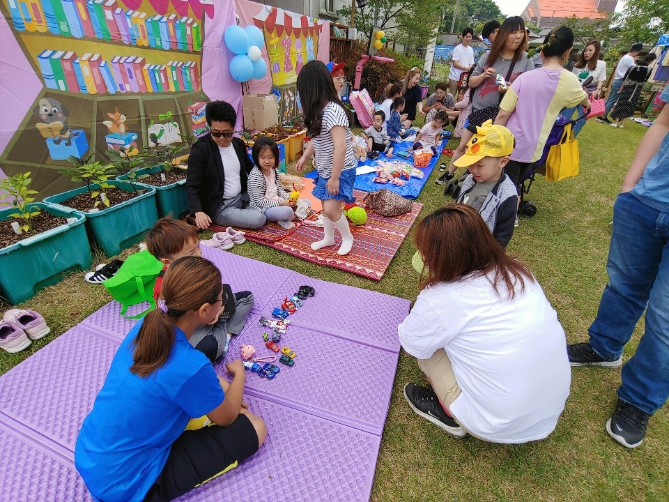 공공형 삐아제 어린이집이 주관하는 ‘푸른 콩깍지 나눔 축제’가 지난 1일 삐아제 어린이집 실외놀이터에서 열렸다. 사진제공=삐아제 어린이집