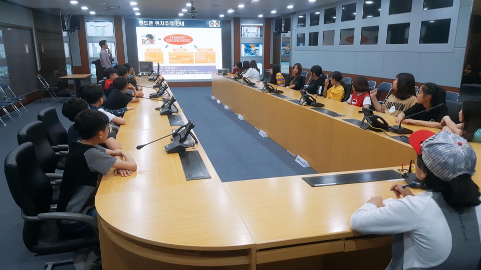 홍성초등학교 학생들이 재난 상황대책팀을 구성하고 훈련에 임하고 있다. 사진제공=충남교육청
