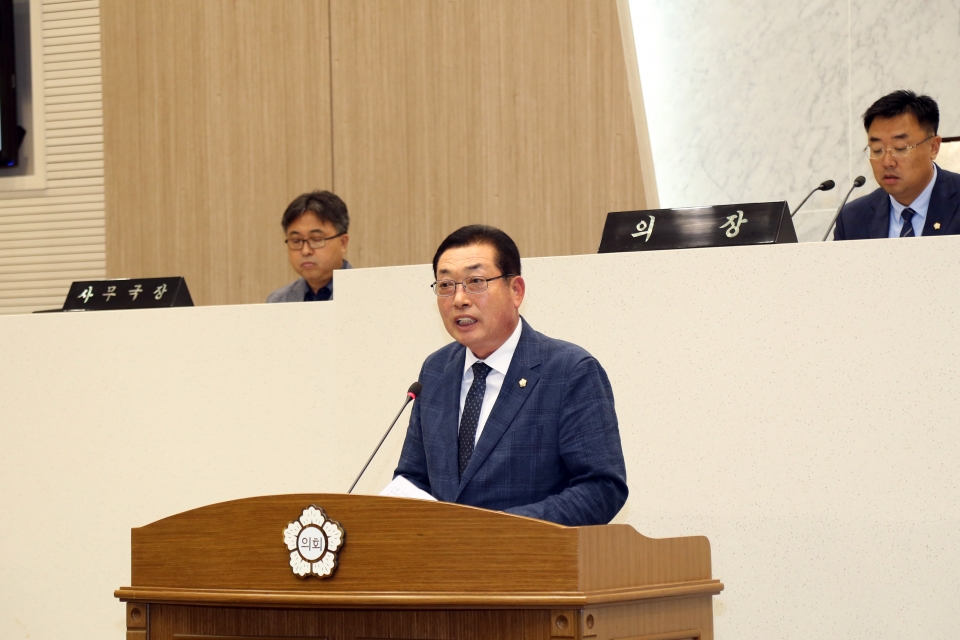 5분발언에 나선 김명진 의원. 장기미집행 시설에 대한 대책 마련을 촉구했다(사진제공 당진시의회)