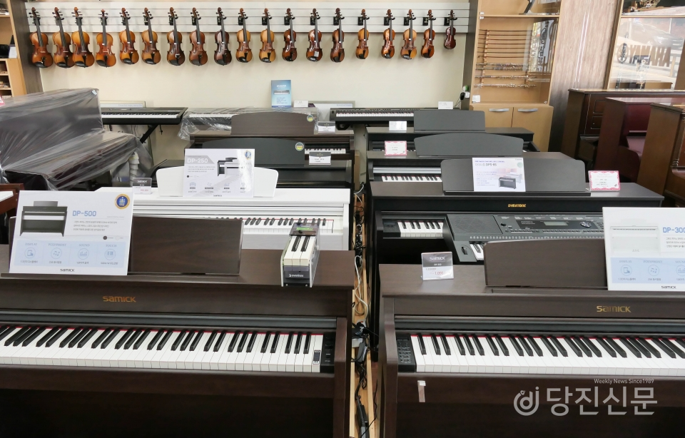 일반 및 그랜드 피아노 뿐만 아니라 디지털 피아노도 준비돼 있으며, 직접 영롱한 소리를 들어보고 비교해 구입할 수 있다.