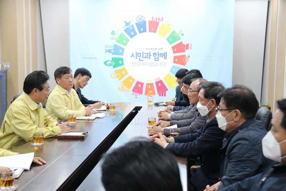 지난 3월 24일 김홍장 시장과 송산면 주민단체간 송산면 가곡리 가축분뇨 공공자원화 시설과 관련해 면담이 실시됐다.