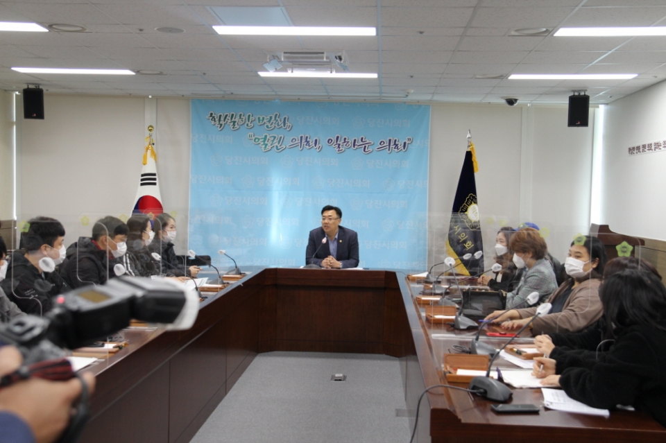 11월 4일 시티프라디움 임대기간 연장을 두고 김기재 시의원-입주예정자-시티건설 본사 직원과의 면담자리가 마련됐다.
