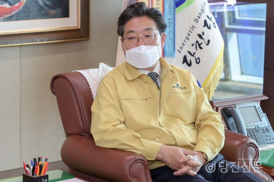 지지부진한 왜목마리나개발사업에 대해 김홍장 당진시장은 “희망의 끈을 놓지않고 기다릴 수 밖에 없는 상황이지만, 막연하게 기다리지 않고, 다른 방안도 검토할 것”이라고 밝혔다.