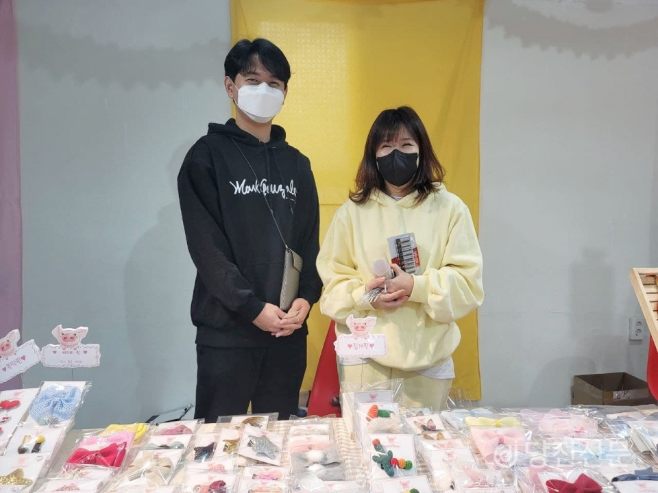 아트블라썸 프리마켓에 참여한 셀러(작가)들. ⓒ당진신문 김정아 시민기자
