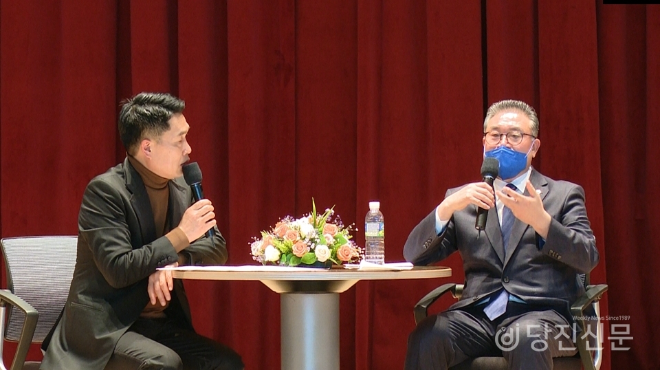 지난 22일 송악스포츠센터에서 출판기념회를 열은 김명선 도의장은 당진을 위한 비전을 제시하며 당진시장 출마 의사를 공식으로 밝혔다. ⓒ당진신문 지나영 기자