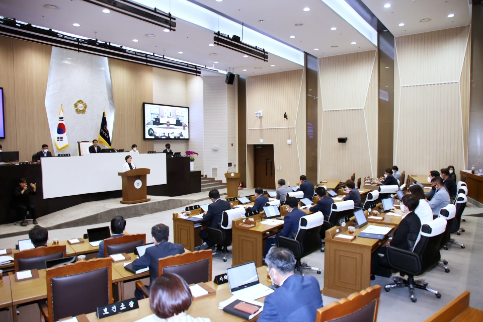 당진시의회(의장 김덕주)가 28일 제3차 본회의를 열고 제96회 임시회를 하고 있다.