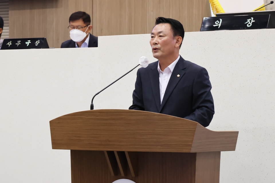 김선호 의원이 석문호 해수유통에 대한 제언을 주제로 5분 발언을 하고 있다. ⓒ당진시의회 제공