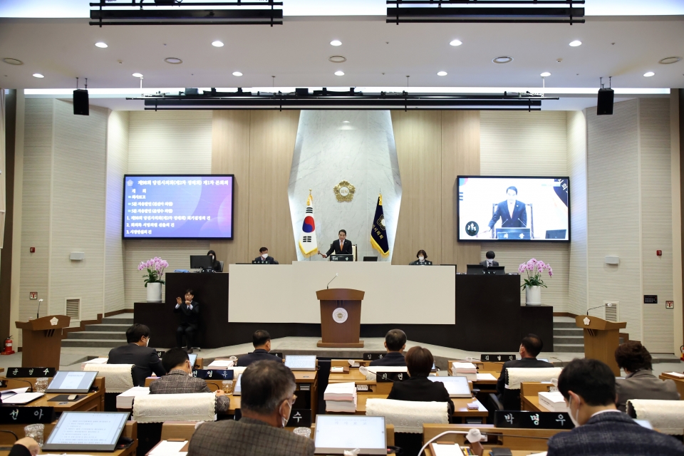 당진시의회(의장 김덕주)가 23일 제98회 제2차 정례회를 개회하고 제1차 본회의를 시작했다. ⓒ당진시의회 제공
