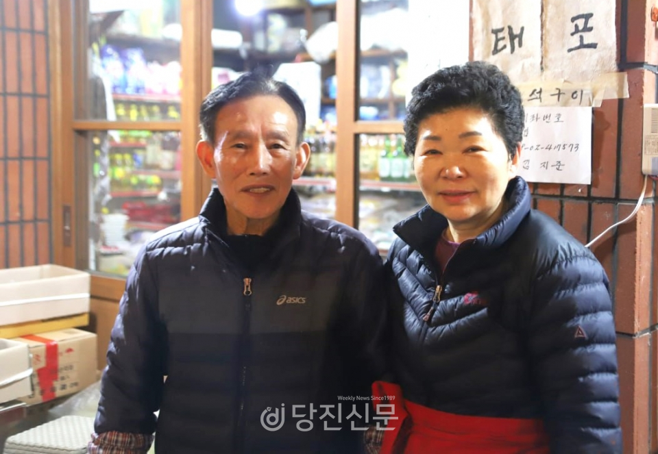 49년동안 예산시장 전통을 이어온 김지준(77세) 안흥순(72세) 대표. ⓒ김정아