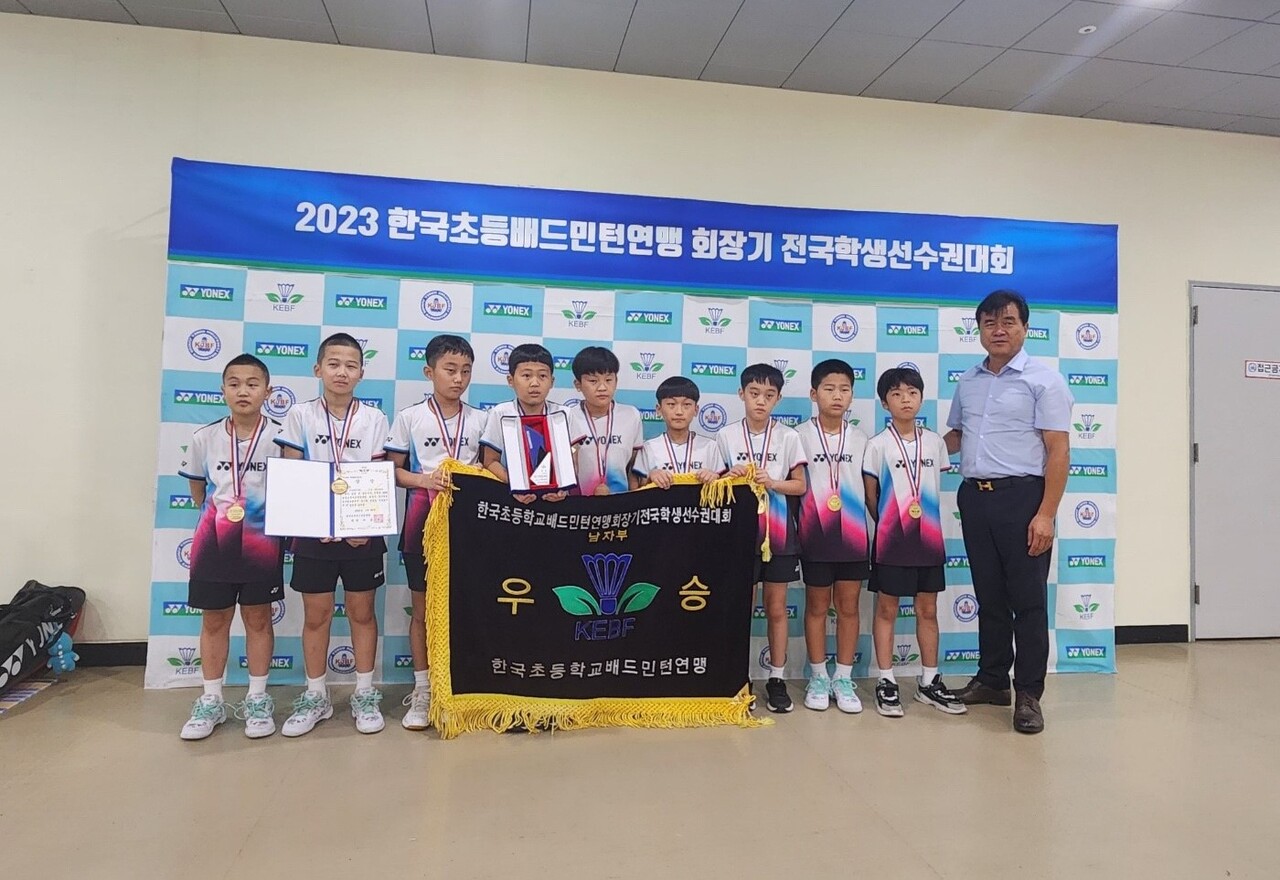 2023년 한국초등배드민턴연맹 회장기 전국학생선수권대회에서 우승을 차지한 당진초등학교. ⓒ당진초등학교제공