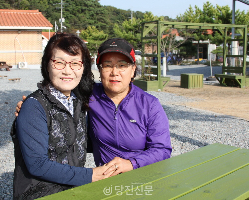 왼쪽부터 당진포2리 이혜경 부녀회장, 박현옥 총무. ⓒ이혜진
