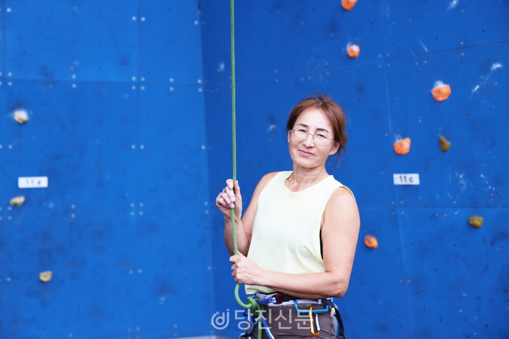 스포츠클라이밍 강습 및 시설 관리를 맡고 있는 송솔 강사. ⓒ조혜미