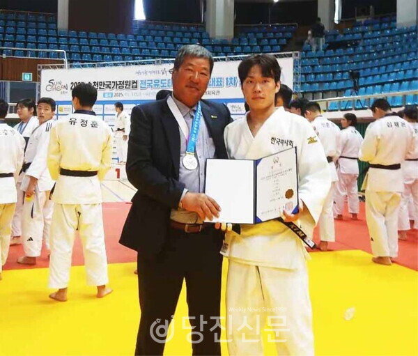 김종찬 유도협회장과 김화수 선수. ⓒ김화수 선수 제공