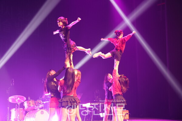 온리원 치어리딩동아리 무대. ⓒ조혜미