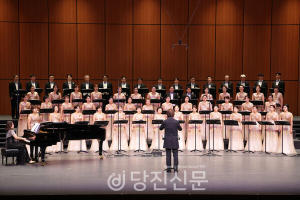 제39회 정기연주회를 연 당진온누리합창단. ⓒ조혜미