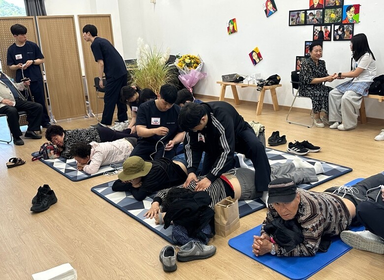 당진북부사회복지관, 학생·어르신 함께한 어버이날 행사 '마주봄' 개최 - 뉴스 썸네일 이미지